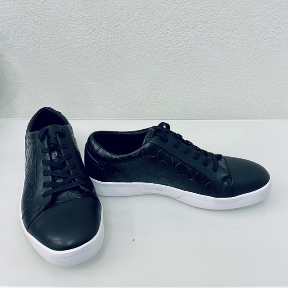 Calvin Klein Men’s black CK monogram embossed leather sneaker Size 9 like new - Picture 4 of 9